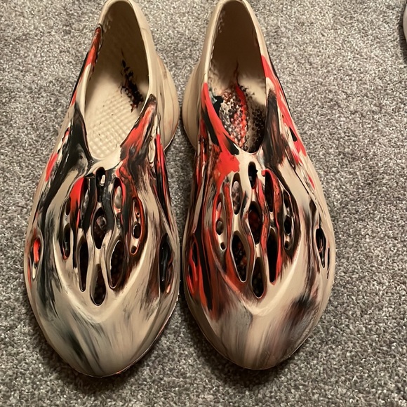 Yezzy - Picture 2 of 7